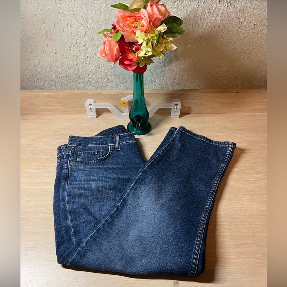 Lee Regular Fit Mid Rise Denim Capris